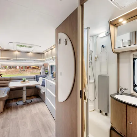 Urlaub Im Luxus Wohnwagen Statt - Mit Badezimmer, Vorzelt Und Garten - Urlaub Auf Ruegen Am Naturstrand In Der Naehe Des Kap Arkona Kemping *