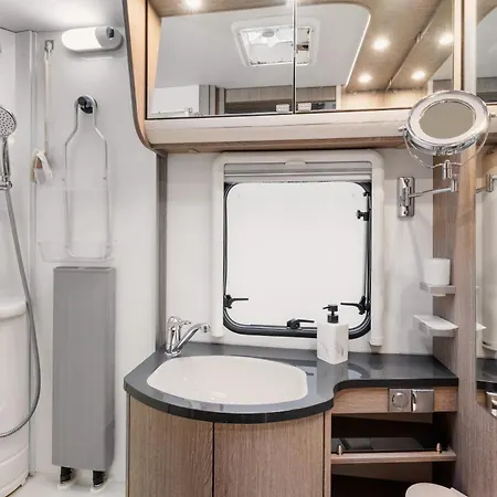 Urlaub Im Luxus Wohnwagen Statt - Mit Badezimmer, Vorzelt Und Garten - Urlaub Auf Ruegen Am Naturstrand In Der Naehe Des Kap Arkona *